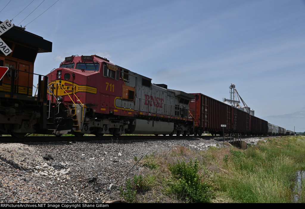 BNSF 711 Roster shot